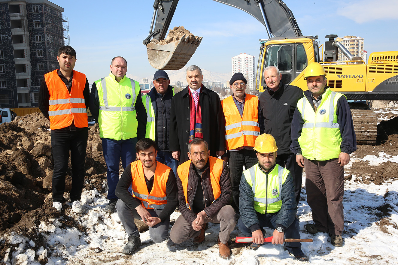 Başkan Çelik Gültepe Bulvarı'nda