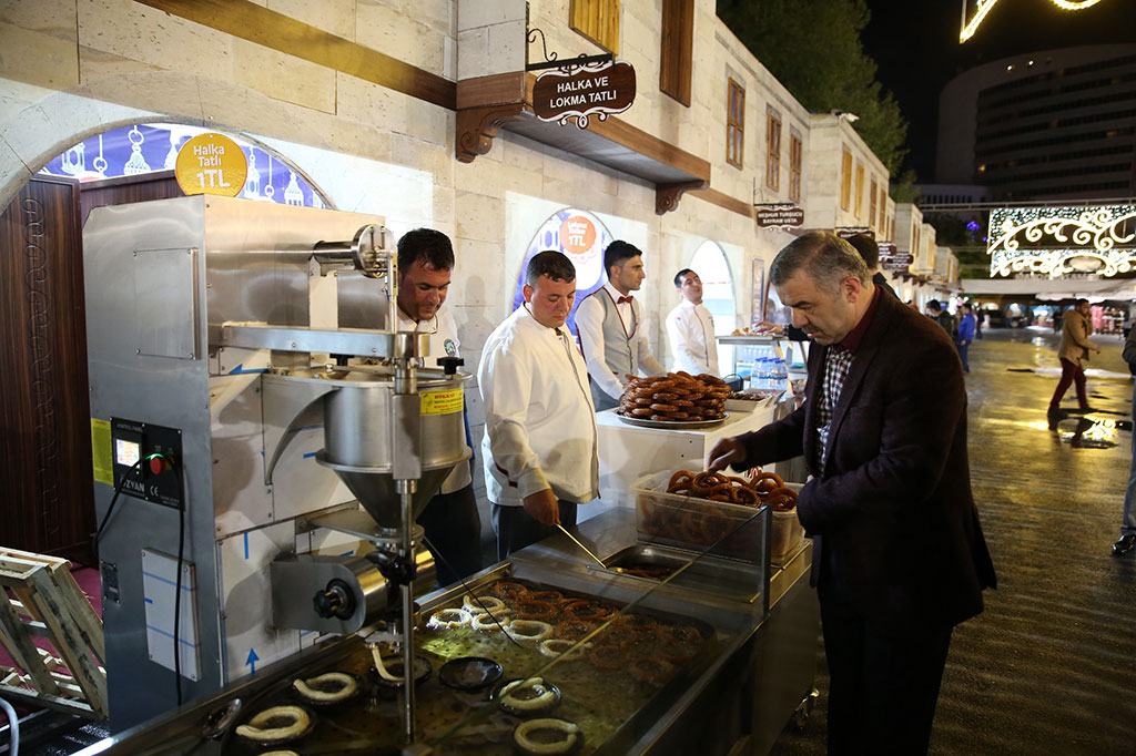 Başkan Çelik Ramazan Sokağı'nda