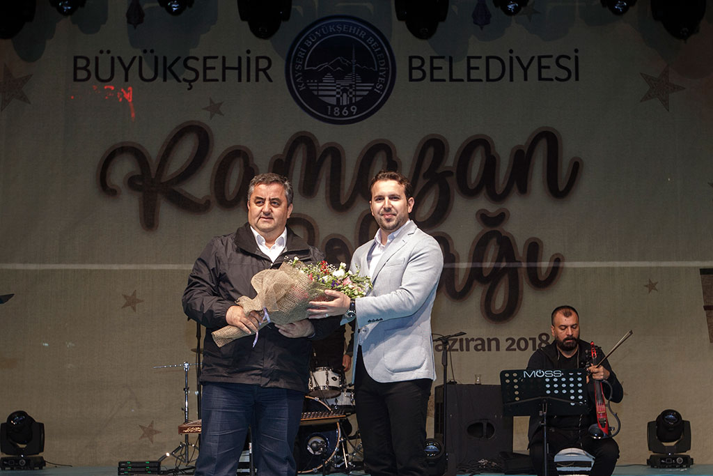 Makedon Sanatçıdan İlahi Esintisi