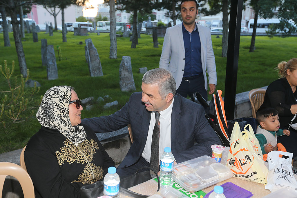 Büyükşehir'den İftar Sofrası