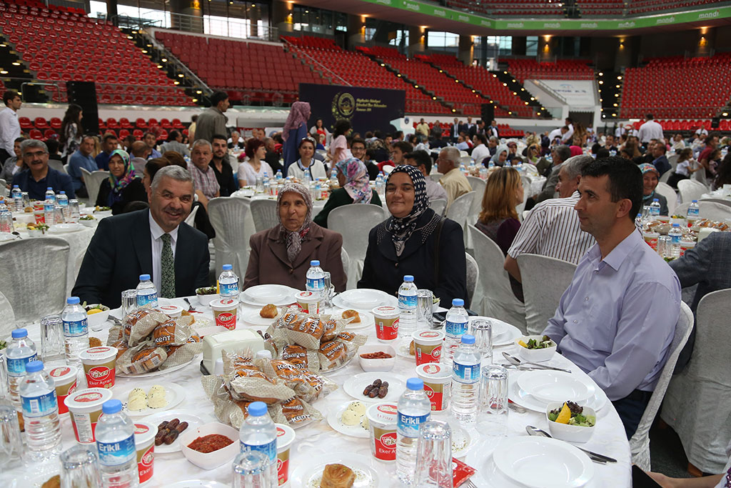 Büyükşehir'de İftar
