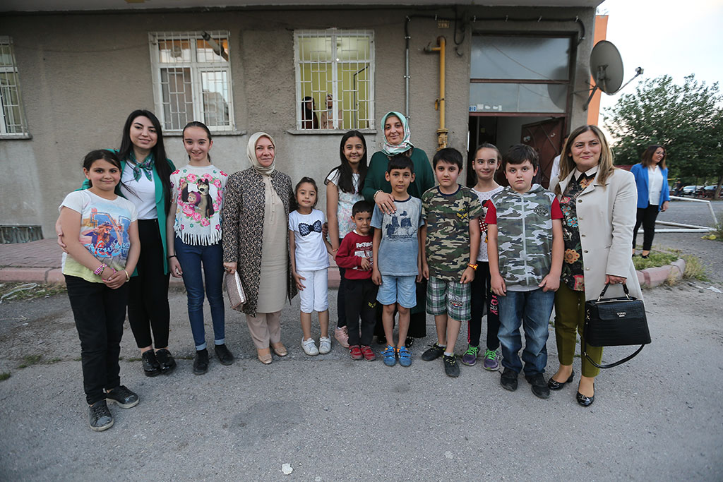 Aliye Teyze'ye Sürpriz İftar 