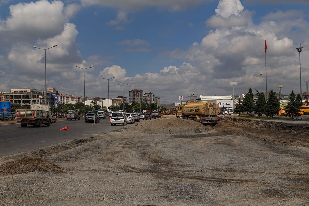 Mega Projeler Devam Ediyor 