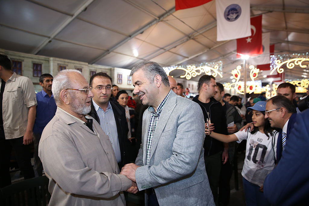 Ramazan Sokağı'nda Halkın Yoğun İlgisi 