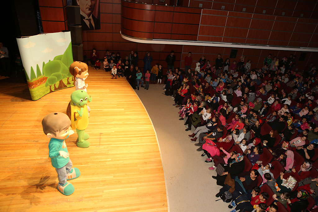 Büyükşehir'den Çocuklara