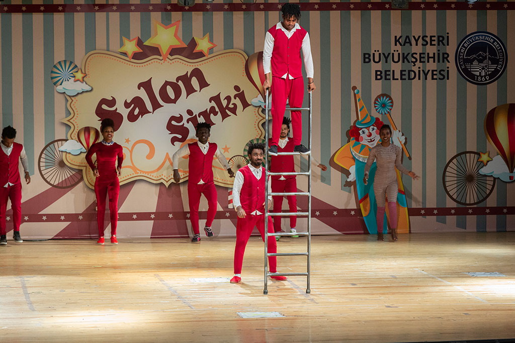 Büyükşehir'den Karne Hediyesi