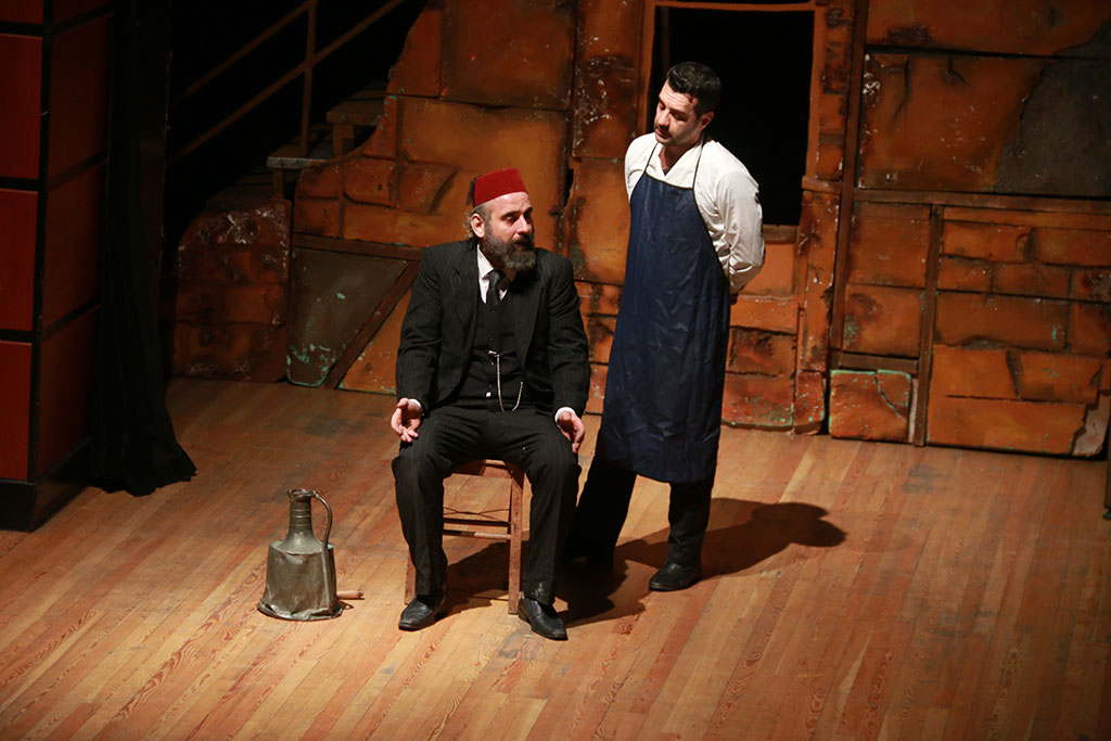 Çocuklar ve Yetişkinler İçin Tiyatro