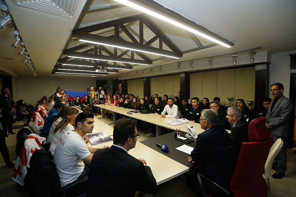 Başkan Büyükkılıç'tan Tiyatro'ya Özel Önem