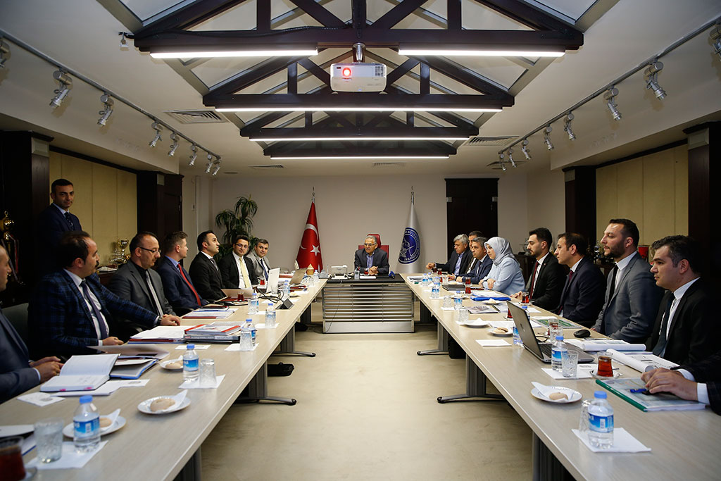 Büyükkılıç Gece Gündüz Çalışıyor