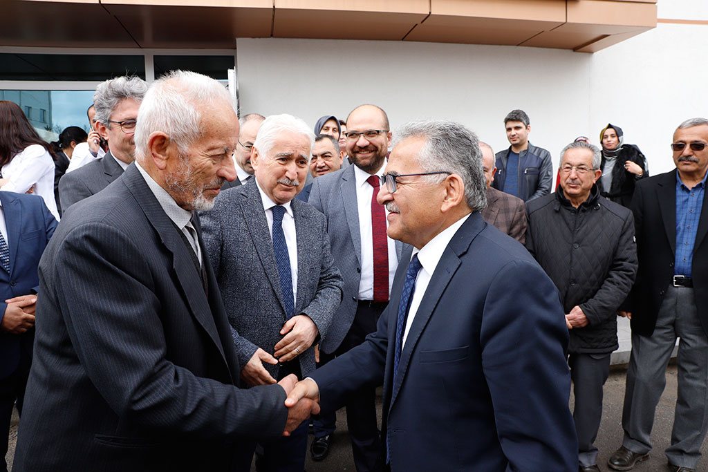 Gönül Doktorundan Hayırseverlere Övgü