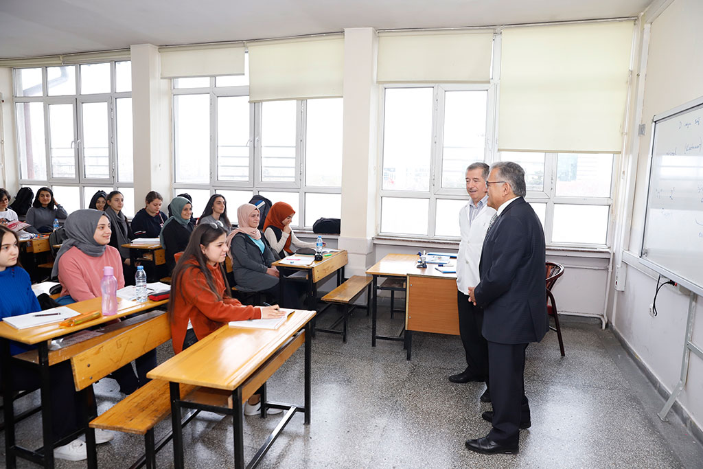 Başkan Büyükkılıç'tan Eğitime Büyük Önem