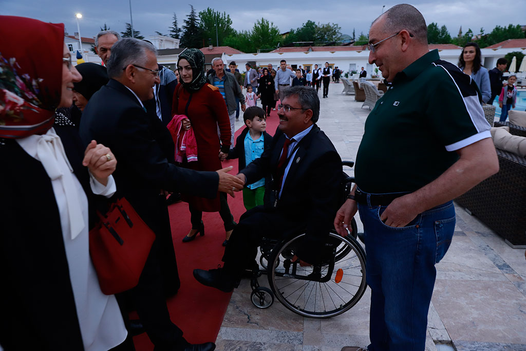 Cennetle Müjdelenenlerin Aileleriyle Birlikte