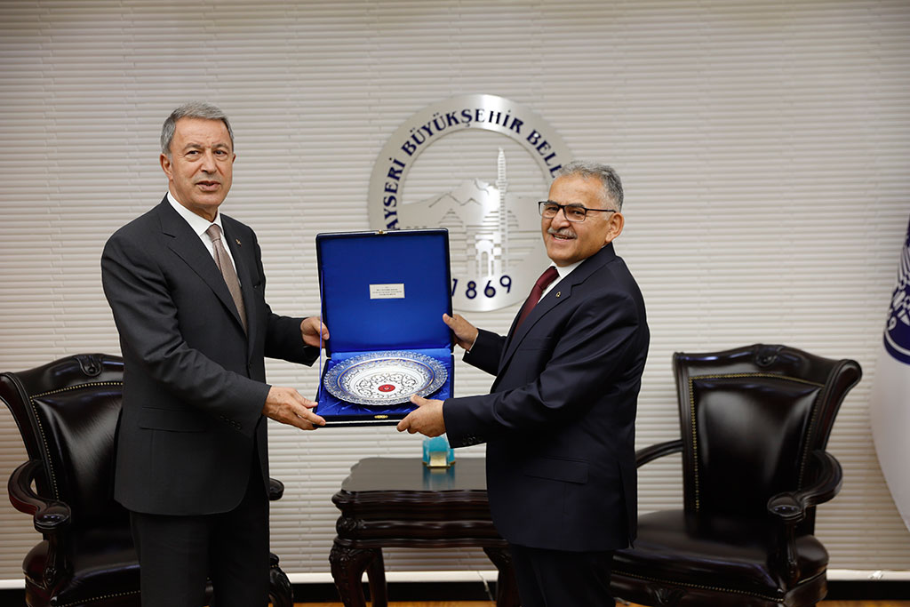 Bakan Akar, Komuta Kademesi İle Büyükşehir'de