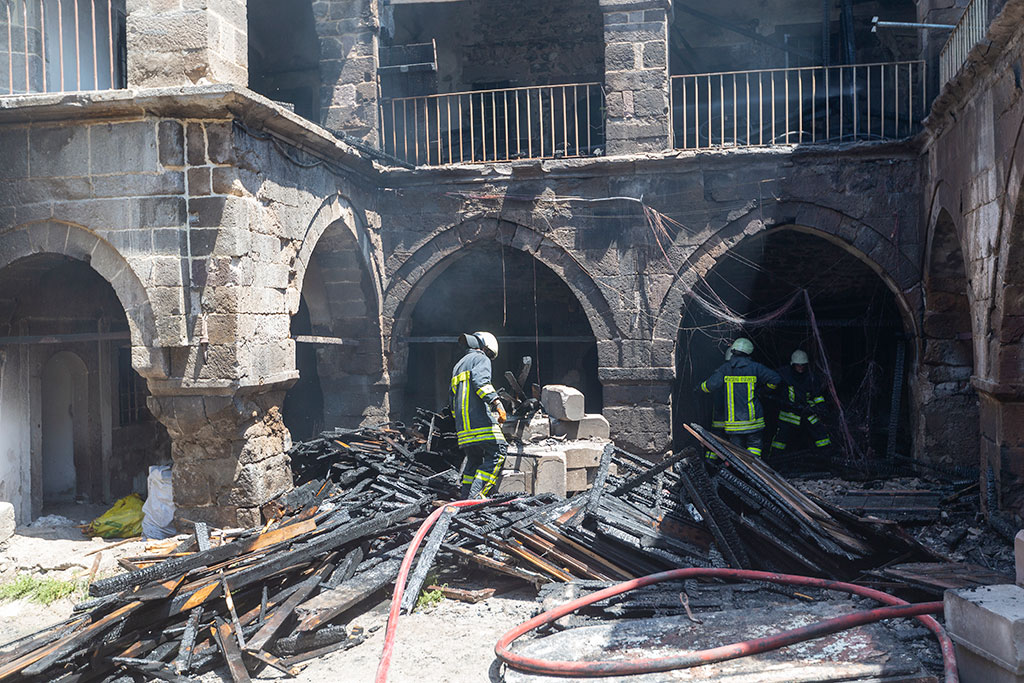 Vezir Hanı'ndaki Yangına Anında Müdahale 