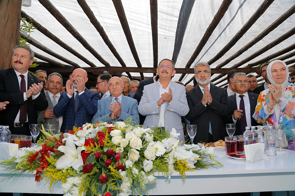 AK Parti’de Bayramlaşma Coşkusu