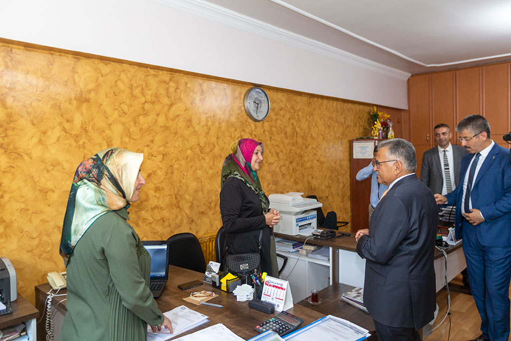 Başkan Büyükkılıç'a Tomarza'da Büyük İlgi