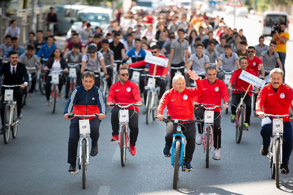 ''Yılda 500 Bin İnsana Spor Yaptırıyoruz''