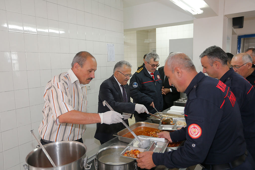 Başkan Büyükkılıç, İtfaiye Teşkilatıyla 