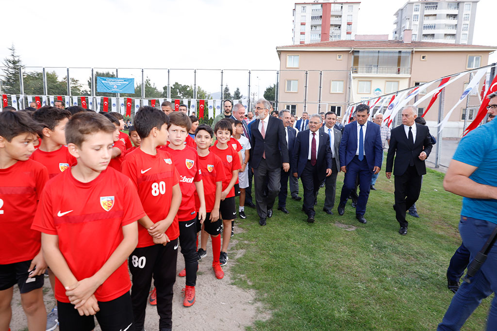 Büyükşehir'den Amatör Spora Malzeme Desteği