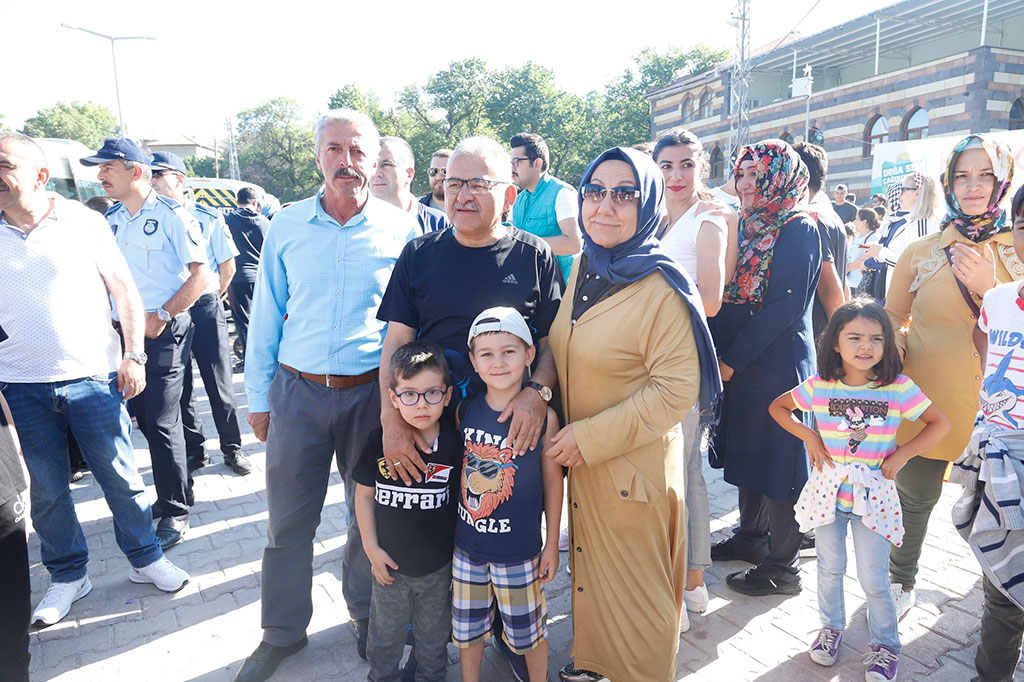 10 Bin Kişi İle Doğa Yürüyüşü