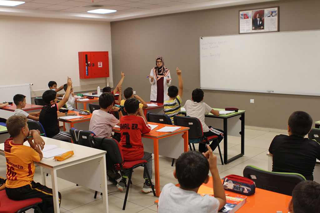 Büyükşehir'den 5 Bin 500 Öğrenciye Destek