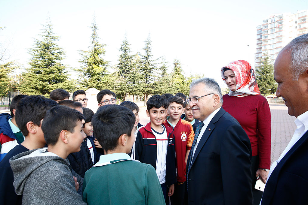 Eğitime Önem, Okullara Destek