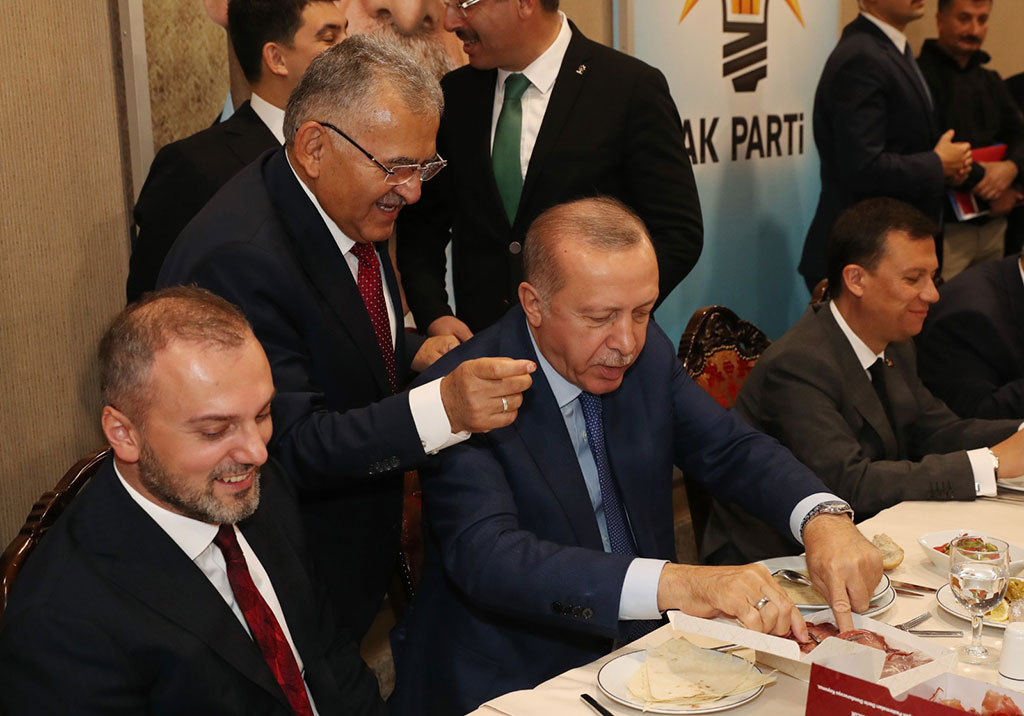 Başkan'dan Cumhurbaşkanı'na İkram 