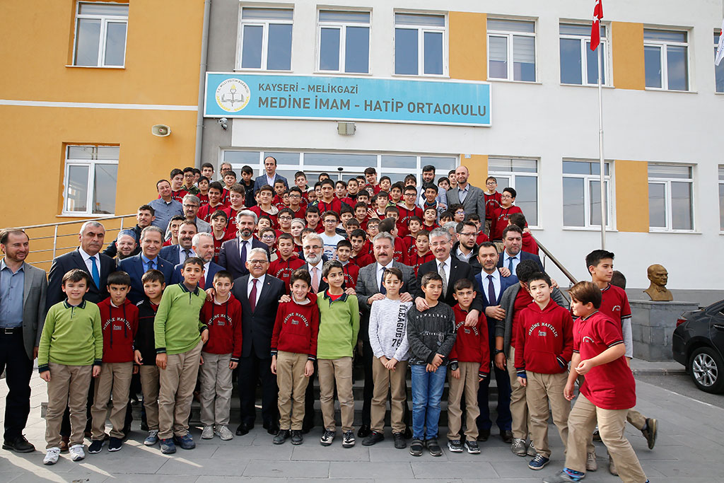 Türkiye Birincisine Ödül Verdi