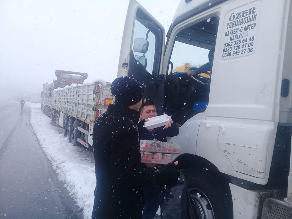 Büyükşehir Yolda Kalanın Yanında