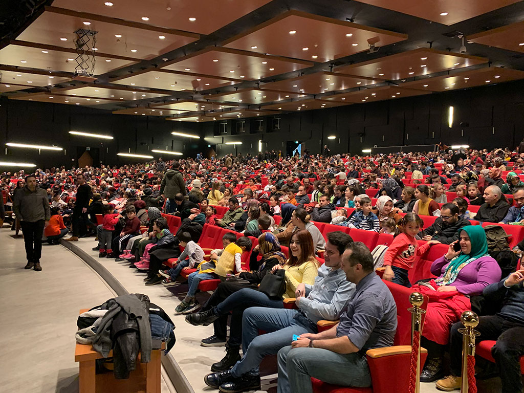 Büyükşehir'in Tiyatrosuna 3 bin İzleyici 