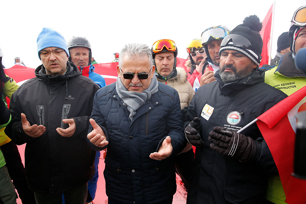 Şehitlerimiz İçin Erciyes'te Tek yürek Olduk