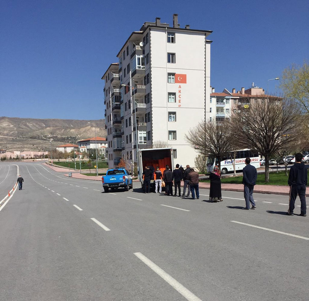 Büyükşehir Mahallelere Ekmek Götürdü