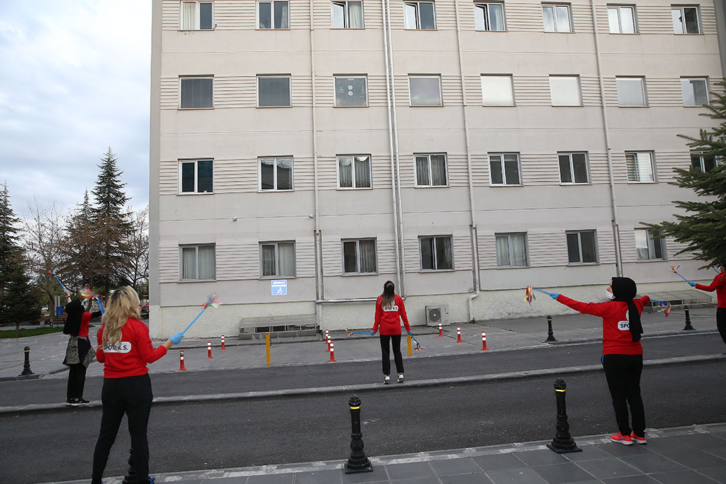 Büyükşehir'den Lösemililere Hem Moral Hem Sürpriz Doğum Günü