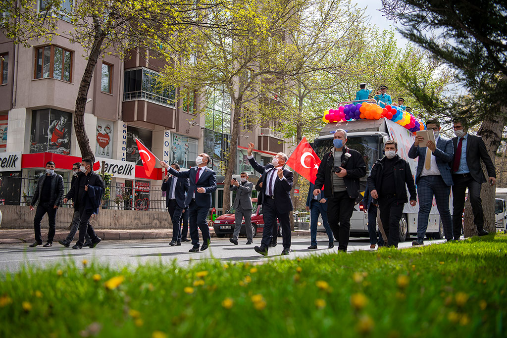 23 Nisan Korteji Halkın Ayağına Gitti