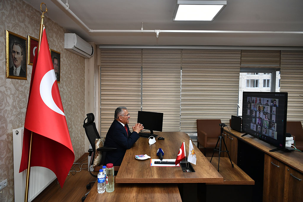 Başkan Büyükkılıç'tan Video Konferans İle Bayramlaşma 