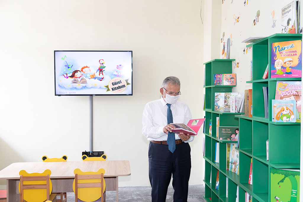 Başkan Büyükkılıç Argıncık Semt Kütüphanesi'ni Gezdi