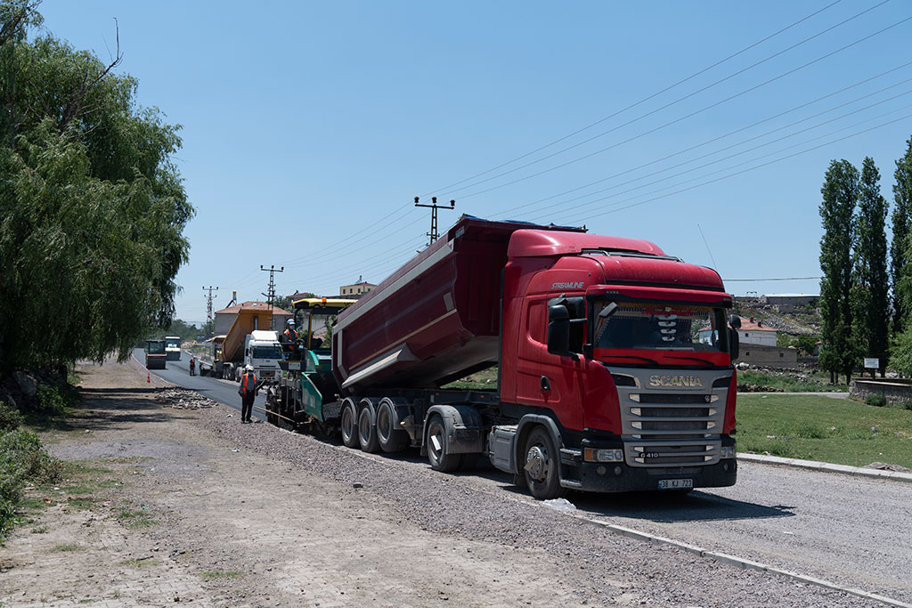Büyükşehir Asfalt Çalışmalarını Sürdürüyor