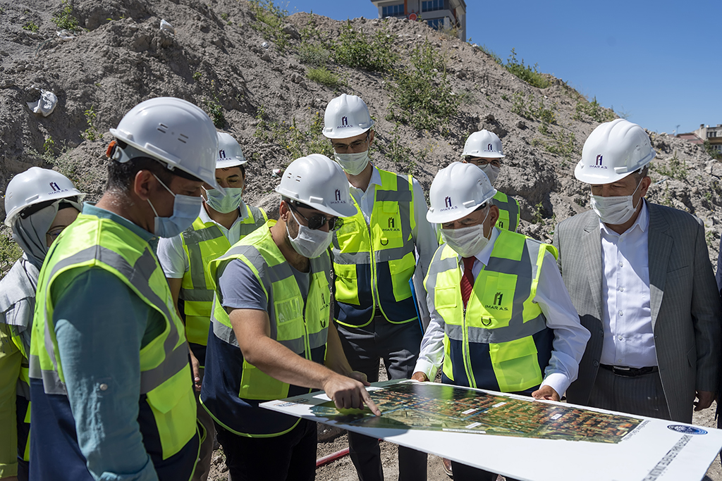 Başkan Büyükkılıç Sahabiye'de Temel Attı, Yeşil Alan Müjdesi Verdi
