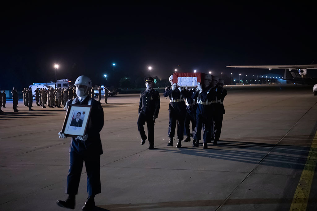 Vali Günaydın ve Başkan Büyükkılıç, Giresun Şehidini Karşıladı