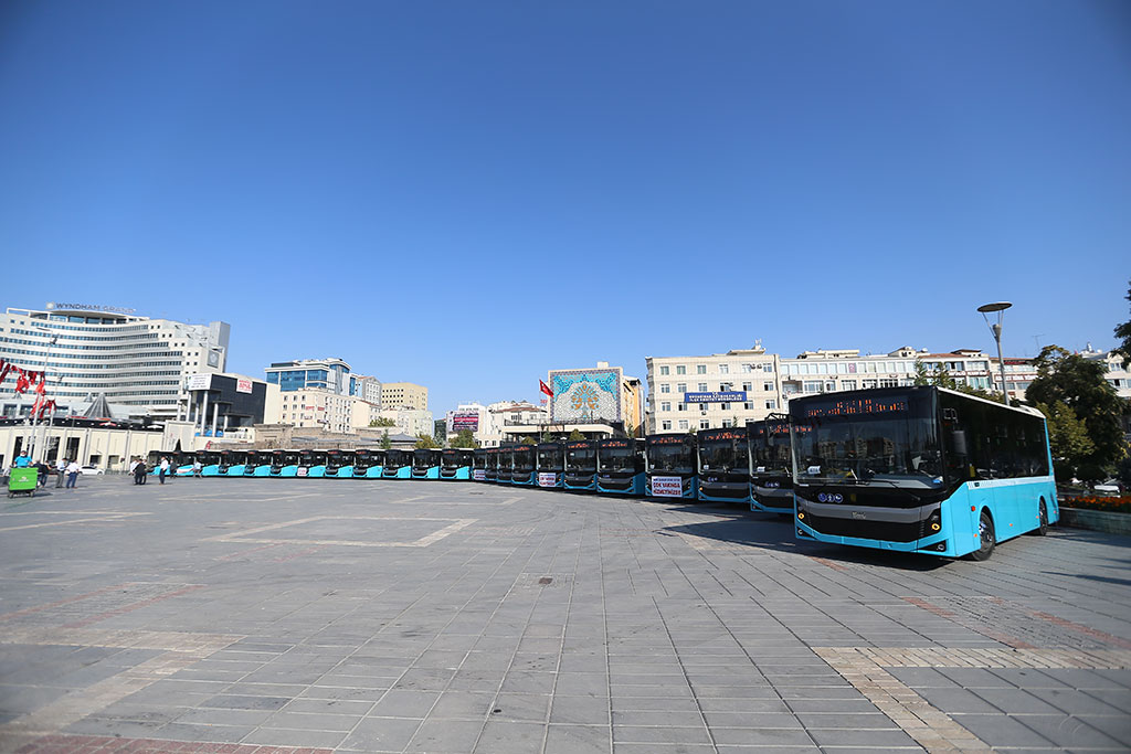 Büyükşehir'in Ulaşım Filosuna 24 Yeni Otobüs Katıldı