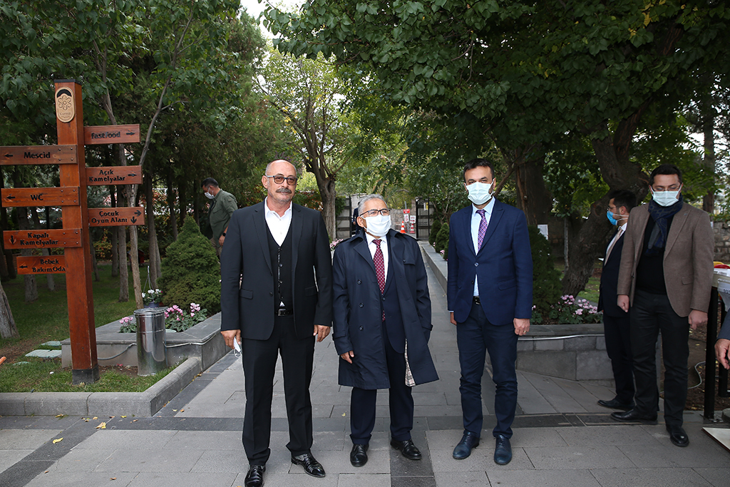 Başkan Büyükkılıç, Bursa Devlet Tiyatrosu Sanatçıları İle Bir Araya Geldi