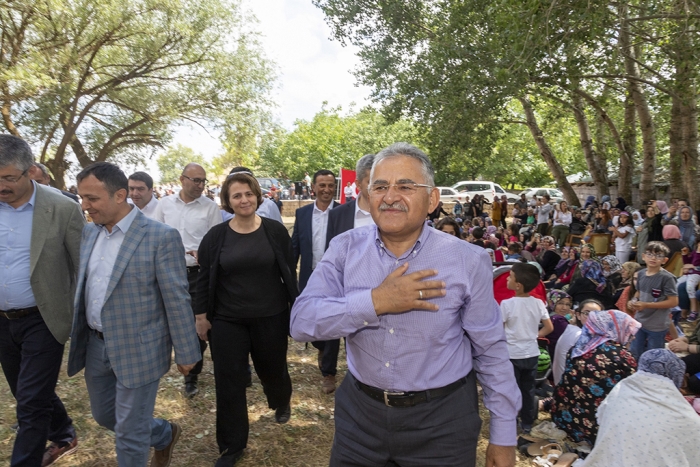 Başkan Büyükkılıç, 600 Günde 16 İlçeyi 122 Kez Ziyaret Etti