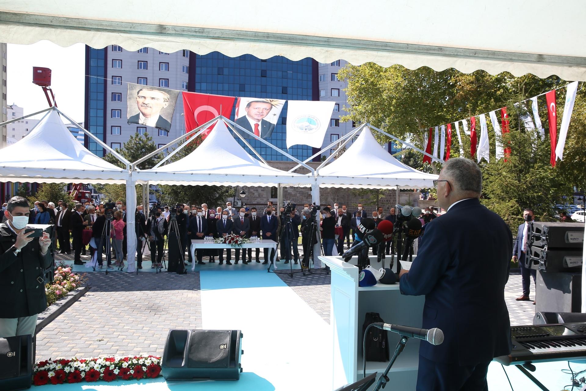 Büyükkılıç, Ulu Çınarlar Korosu ile Birlikte Türkü Söyledi