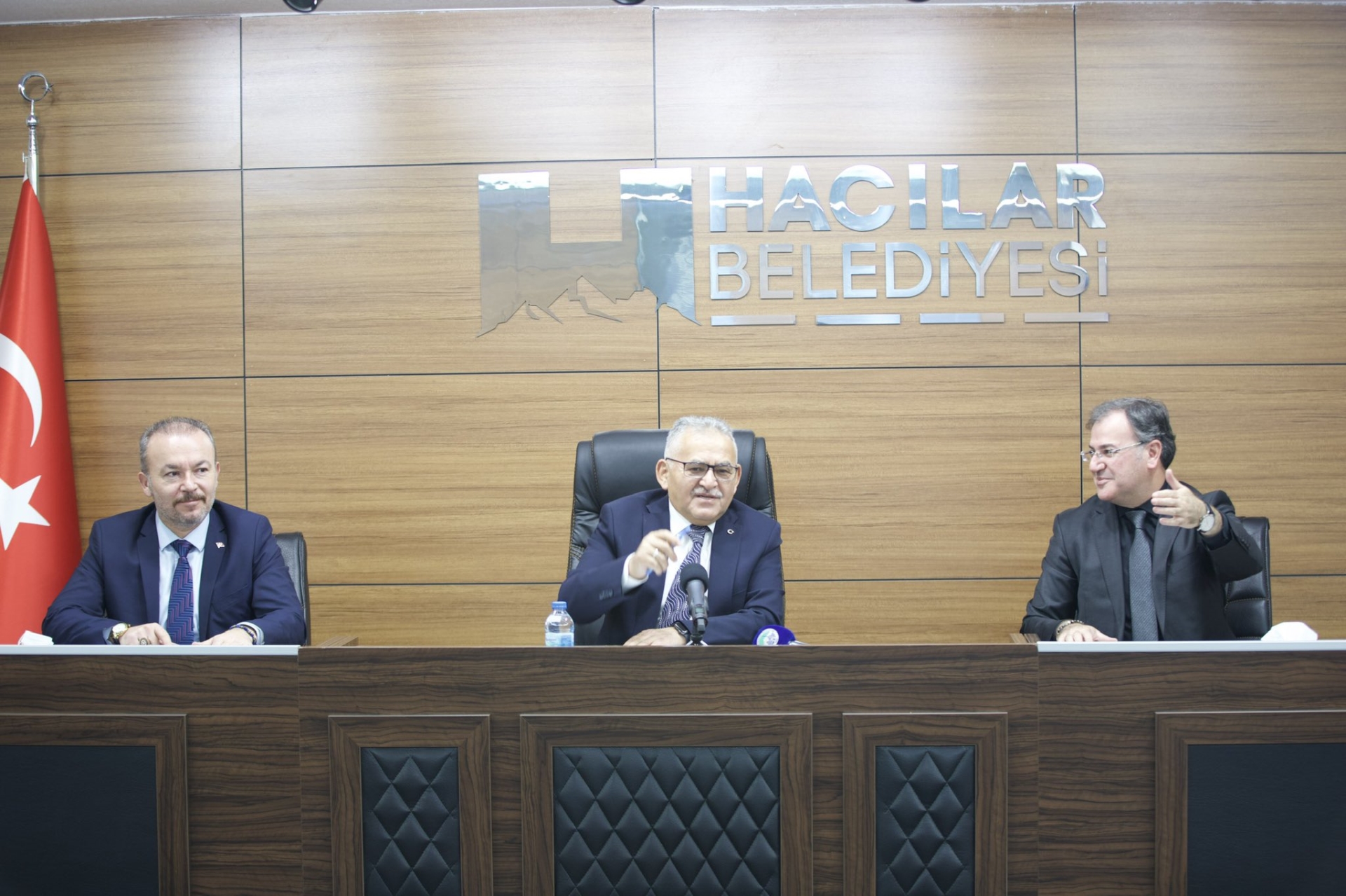 Başkan Büyükkılıç, Bu Kez Hacılar’da Muhtarlarla Buluştu