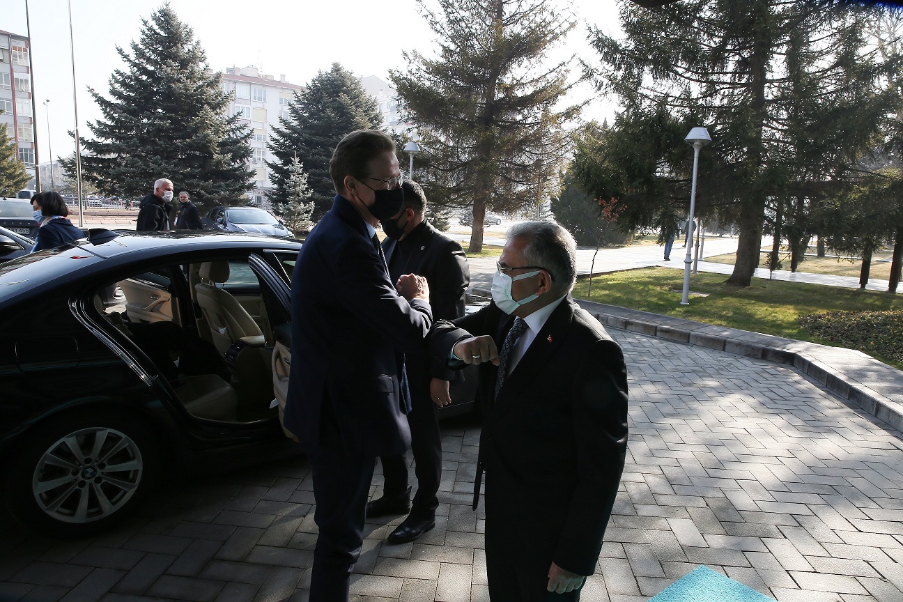 Başkan Büyükkılıç'tan AB'ye 'Ön Yargı ve Çifte Standart' Vurgusu