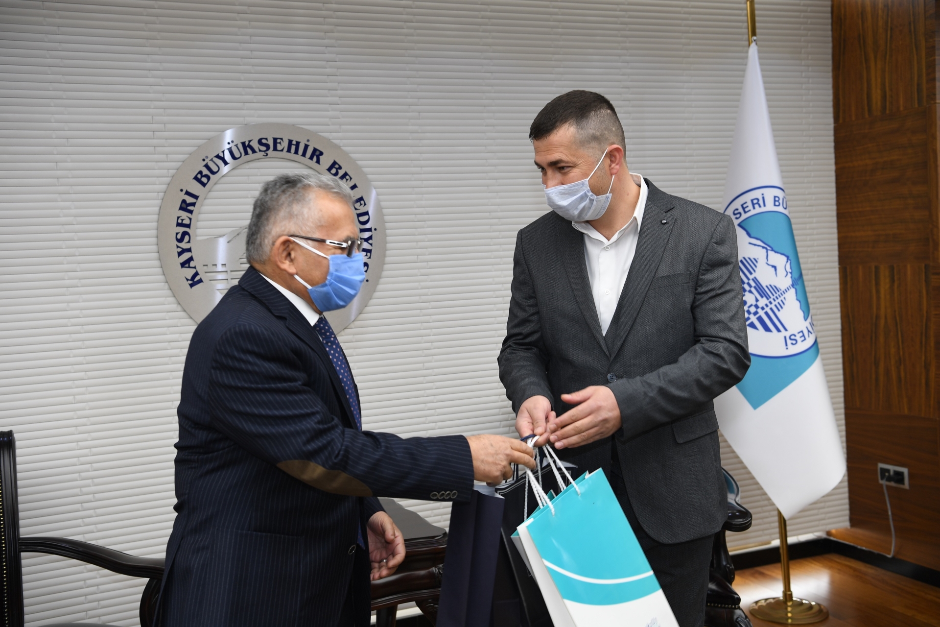 Başkan Büyükkılıç'tan Duyarlılık Gösteren Şoförlere Ödül