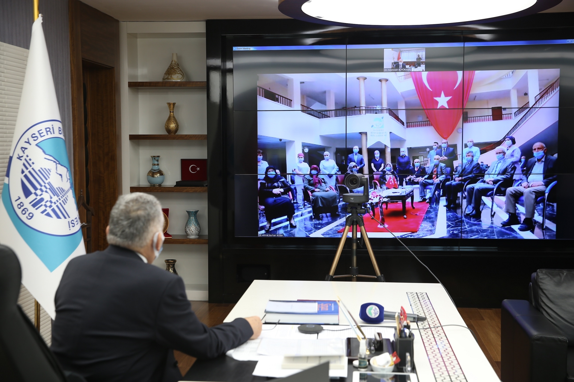 Başkan Büyükkılıç’tan Yaşlılara Sürpriz