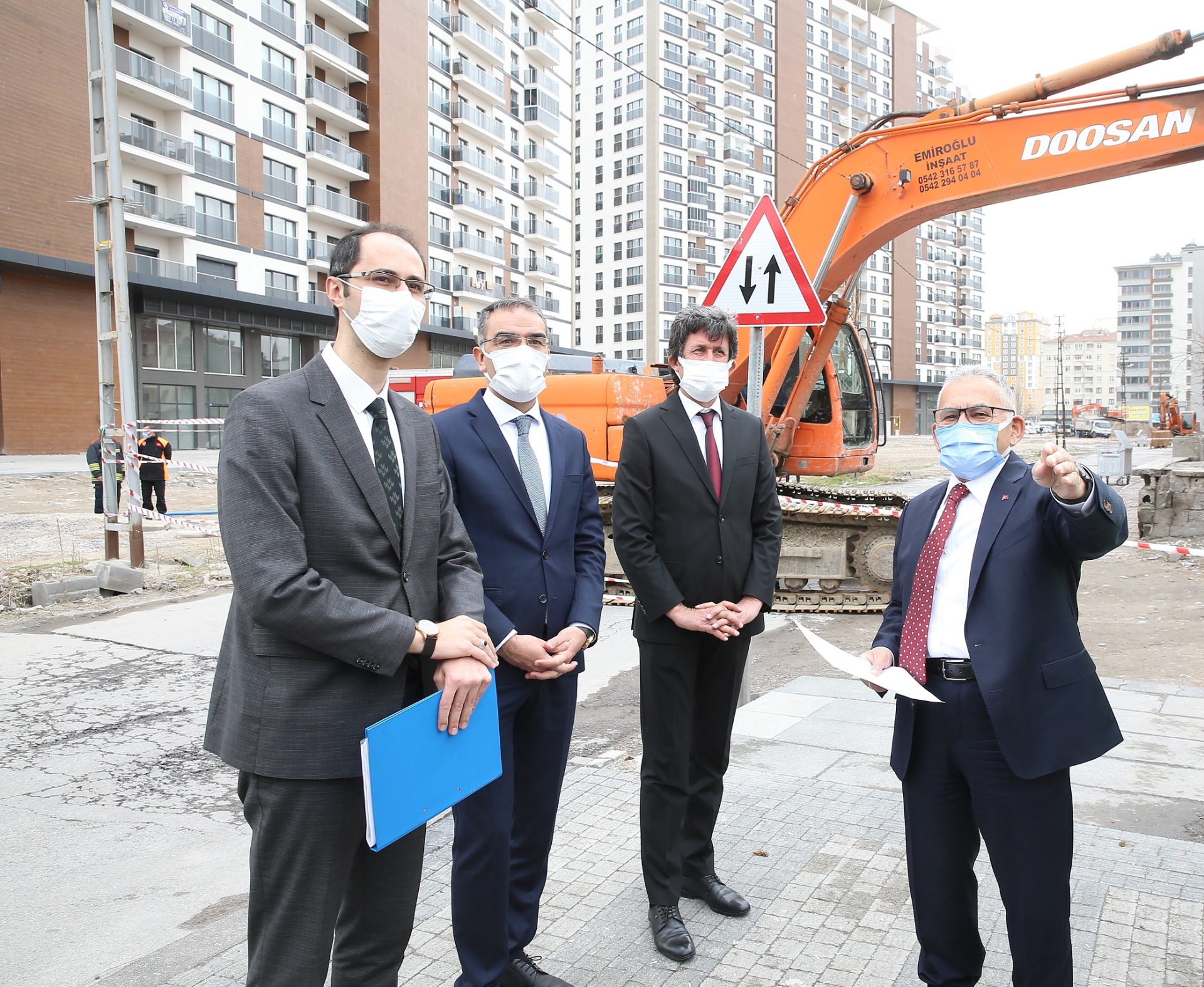 Başkan Büyükkılıç, Sahabiye’de İkinci Etabın Yıkımını Başlattı