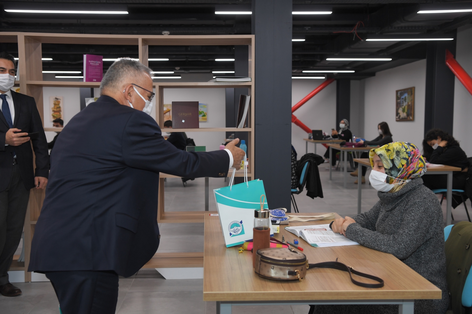 Başkan Büyükkılıç’tan “Kütüphane” Ziyareti