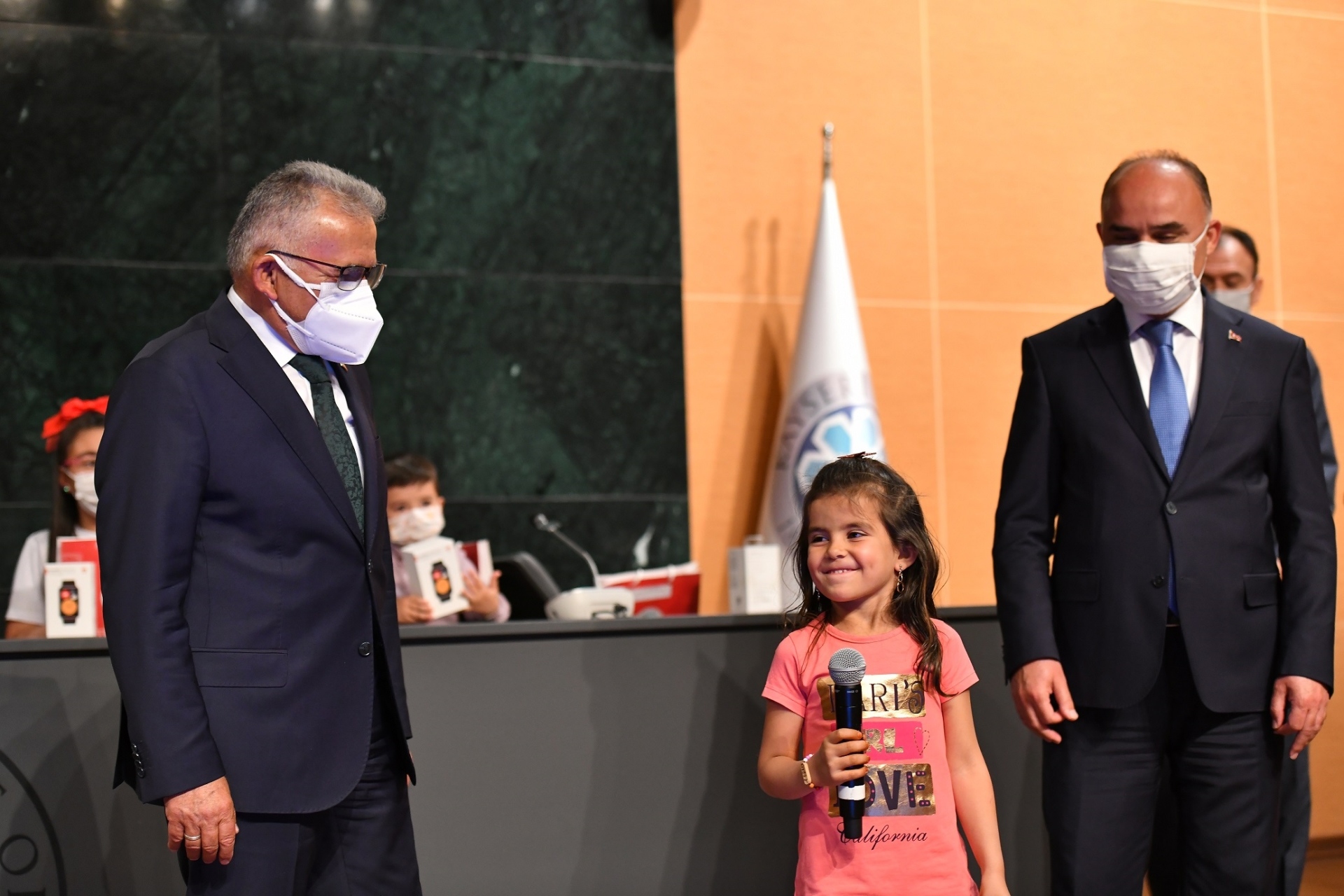 Büyükkılıç'tan Ebrar'a İstiklal Marşı Ödülü